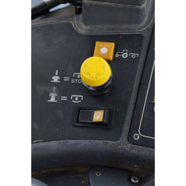 2004 New Holland TM175-46702662