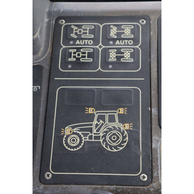 2004 New Holland TM175-46702663