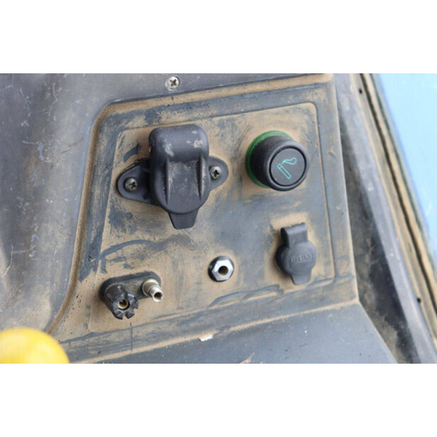 2004 New Holland TM175-46702665