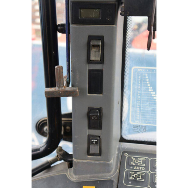 2004 New Holland TM175-46702666