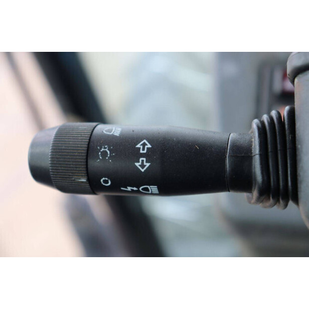 2004 New Holland TM175-46702670