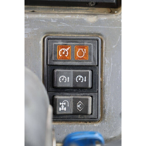 2004 New Holland TM175-46702672