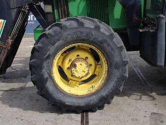 2013-john-deere-6100-46702697