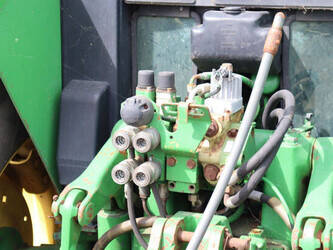 2013-john-deere-6100-46702704