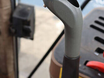 2013-john-deere-6100-46702713