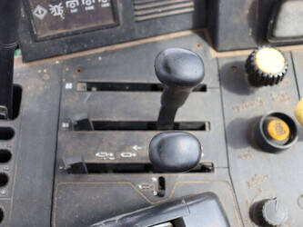 2013-john-deere-6100-46702716