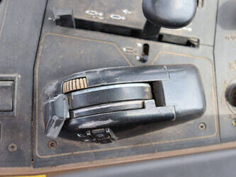 2013-john-deere-6100-46702717