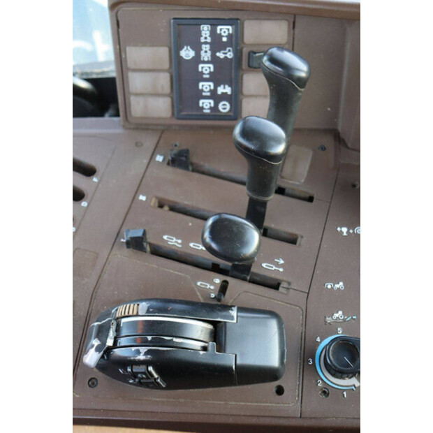 2000 جون دير 6210-46702954