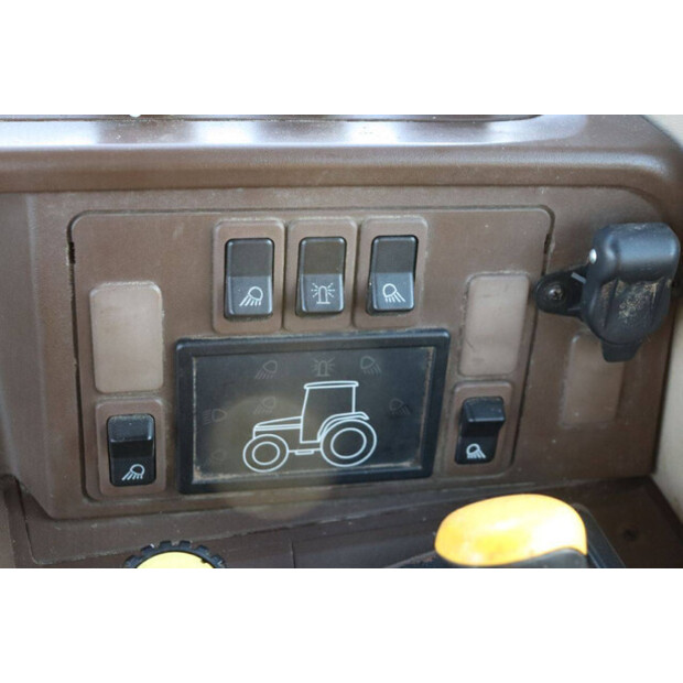 2000 جون دير 6210-46702956