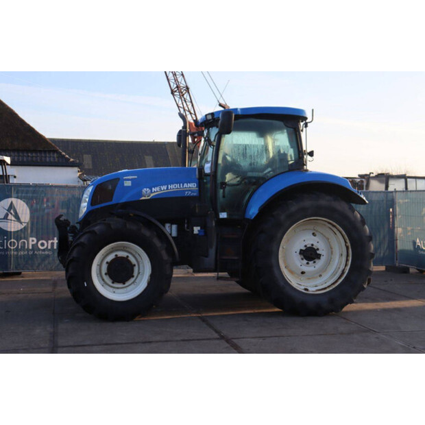 2011 New Holland T7.210-46702965