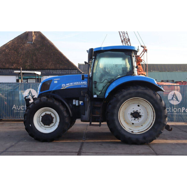 2011 New Holland T7.210-46702966