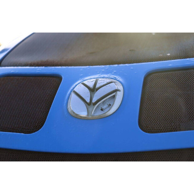 2011 New Holland T7.210-46702975