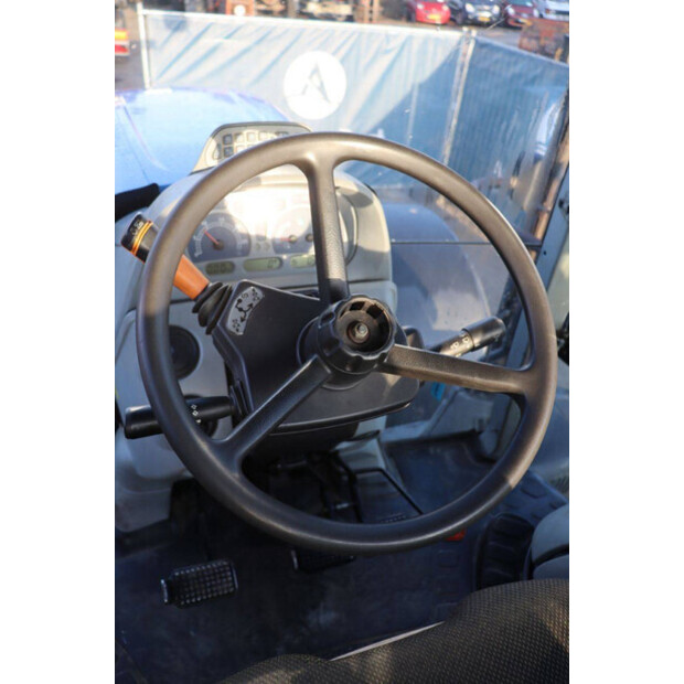 2011 New Holland T7.210-46702997