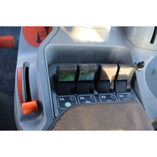 2011 New Holland T7.210-46703005