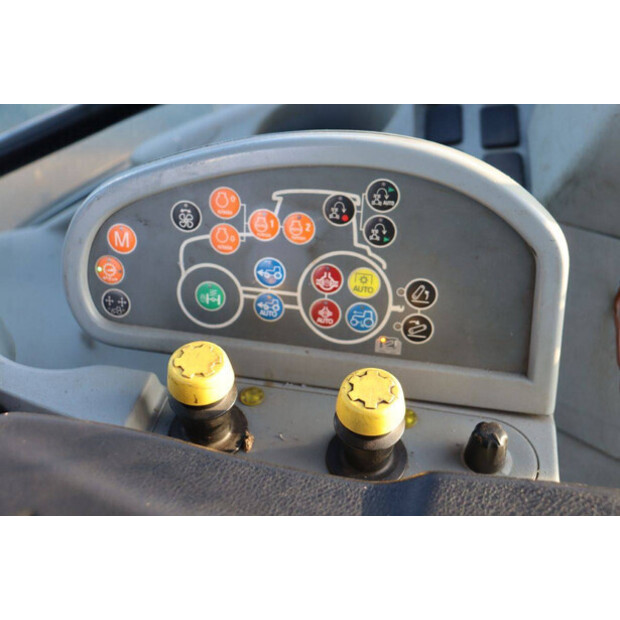 2011 New Holland T7.210-46703006