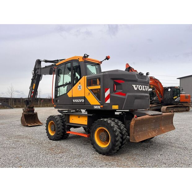 2019 فولفو EWR170E-46713117