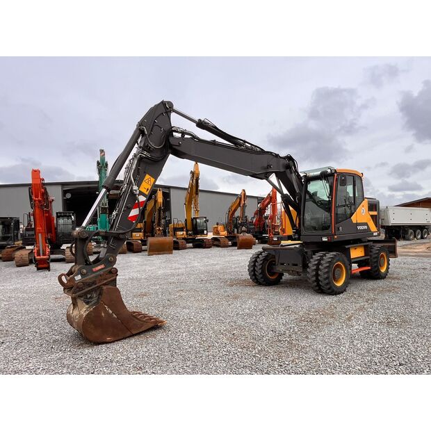 2019 فولفو EWR170E-46713119