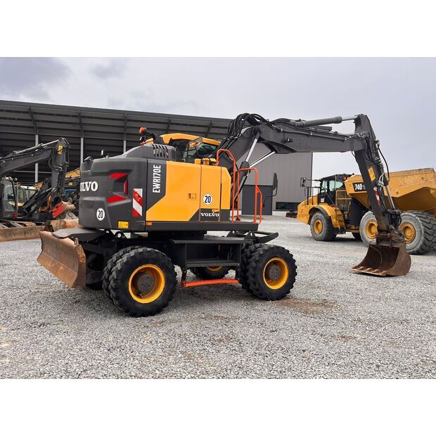 2019 فولفو EWR170E-46713121