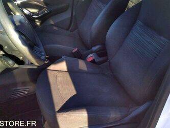 2020-peugeot-208-1444373-46719065