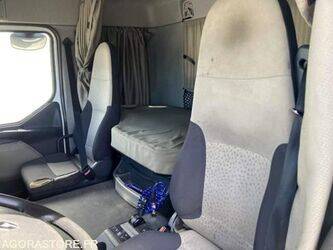 2010-renault-premium-1444375-46719185