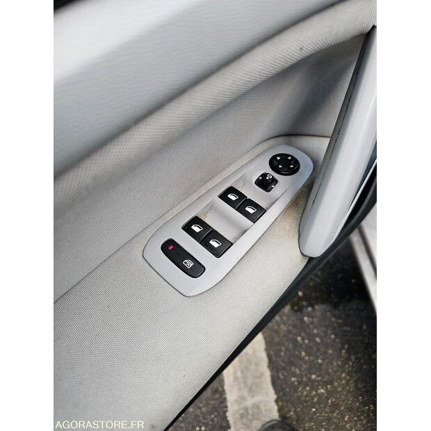 2015 Peugeot 308-46719253