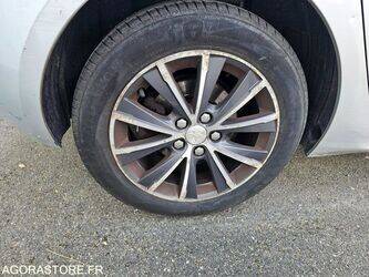 2015-peugeot-308-1444377-46719269