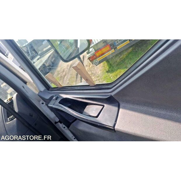 2001 Renault Midlum-46719672