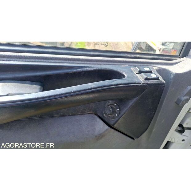 2001 Renault Midlum-46719685