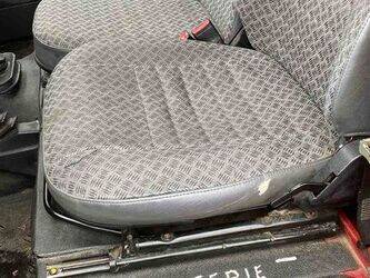 2001-land-rover-defender-1444395-46719722