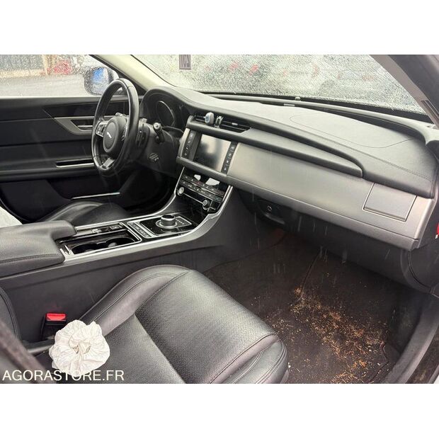 2016 Jaguar XF-46719942