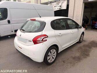 2014-peugeot-208-1444412-46720082