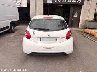 2014-peugeot-208-1444412-46720085