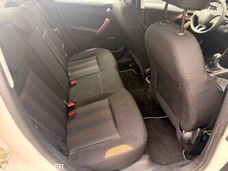 2014-peugeot-208-1444412-46720086