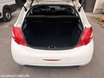 2014-peugeot-208-1444412-46720088