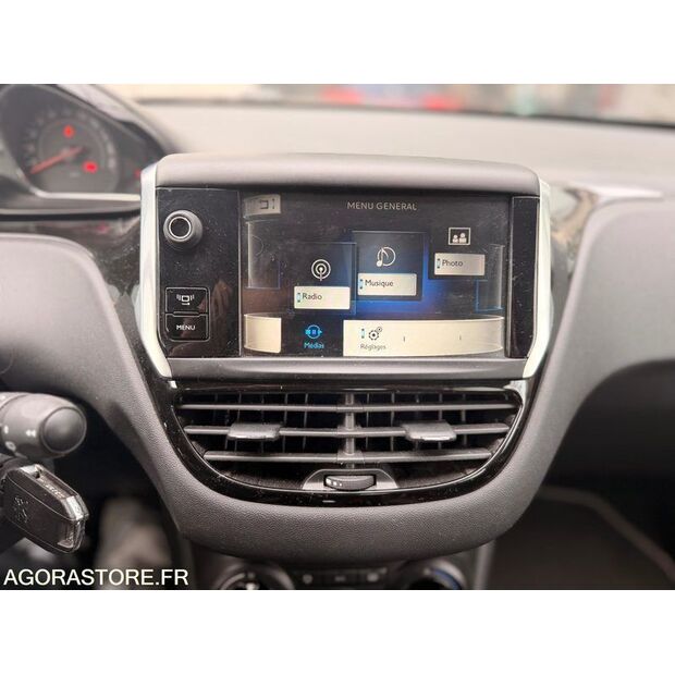 2014 بيجو 208-46720089