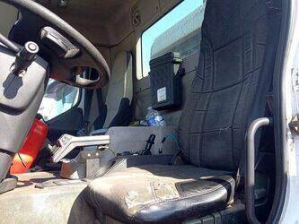 2009-renault-premium-1444420-46720272