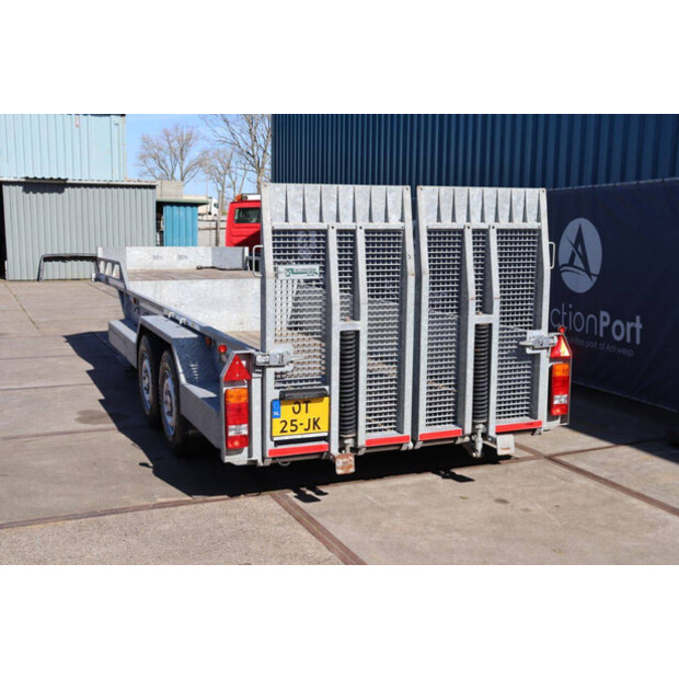 2022 VELDHUIZEN P33-2-46722318