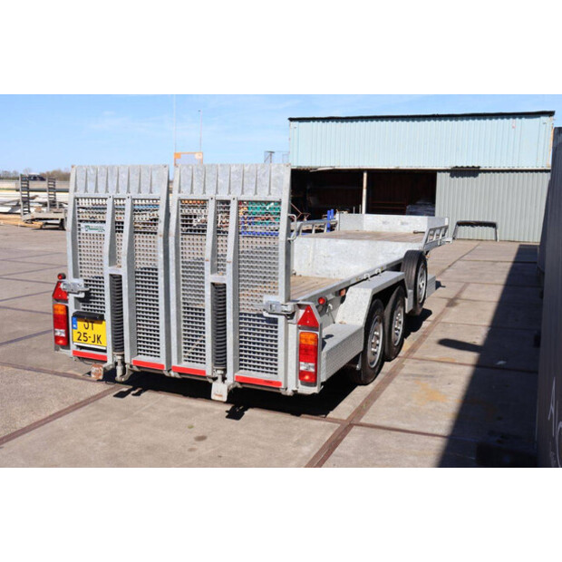 2022 VELDHUIZEN P33-2-46722320