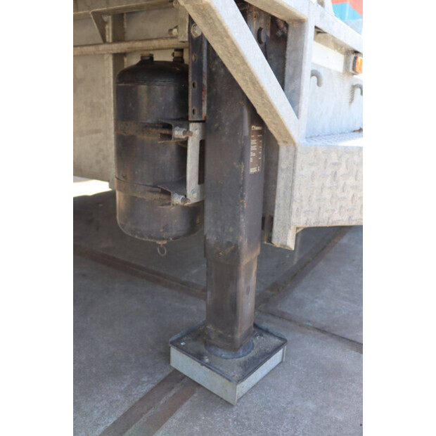 2022 VELDHUIZEN P33-2-46722327