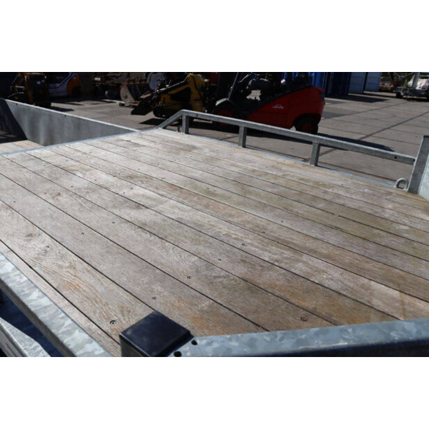 2022 VELDHUIZEN P33-2-46722337