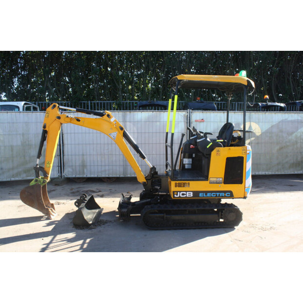 2020 جيه سي بي 19C-1E-46722609