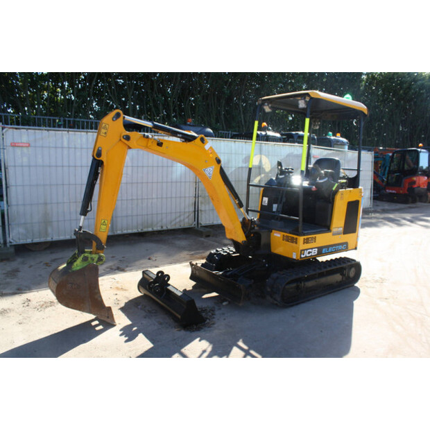 2020 جيه سي بي 19C-1E-46722610