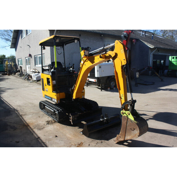 2020 جيه سي بي 19C-1E-46722614