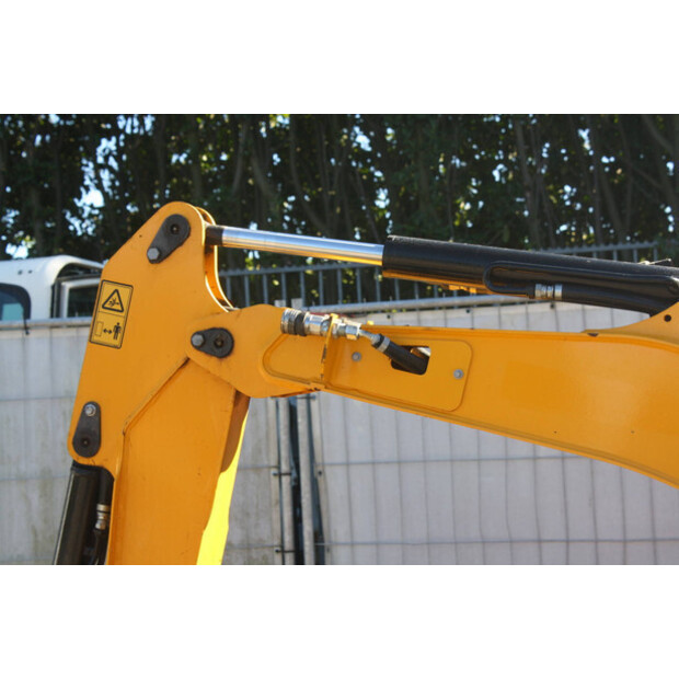 2020 جيه سي بي 19C-1E-46722617