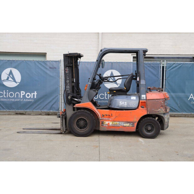 2000 Toyota 42-7FGF25-46722666