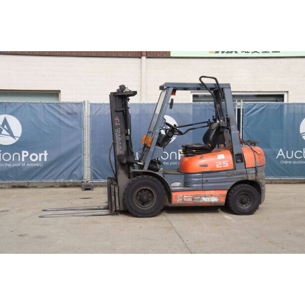 1997 تويوتا 42-6FGF25-46722738