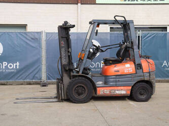 صورة ل رافعات 1997 تويوتا 42-6FGF25