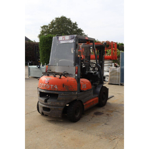 1997 تويوتا 42-6FGF25-46722743