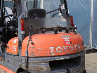 1997-toyota-42-6fgf25-1444494-46722754