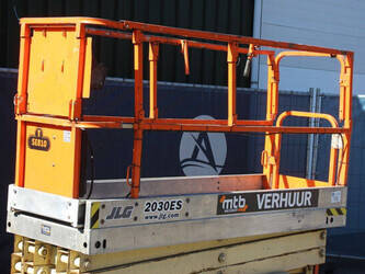 2006-jlg-2030es-1444514-46723407